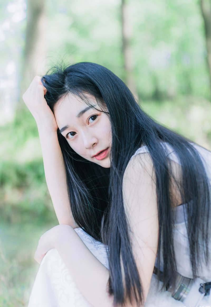 “好了，这些东西无须解释，我也没理由去吃一个死人的醋。”吕布点点头，人都是自己的了，跟了自己这么些年，难道还担心小乔因为一个死人做出什么蠢事？若真是那样，那也就没有存在的必要了。